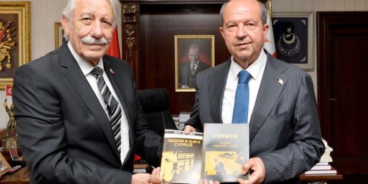 Cumhurbaşkanı Tatar, şair ve yazar Öksüzoğlu’nu kabul etti