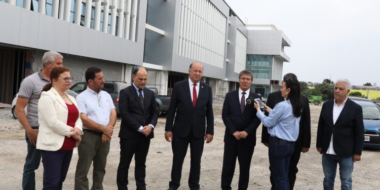 Başbakan Üsteli yıl sonunda tamamlanması hedeflenen Yeni Girne Hastanesi’nin inşaatını gezdi