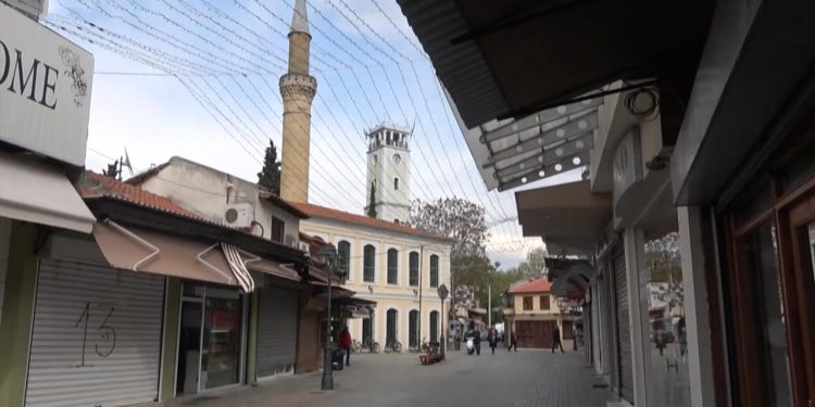 Batı Trakya Türklerinin azınlık eğitimiyle ilgili yazıya tepkileri sürüyor