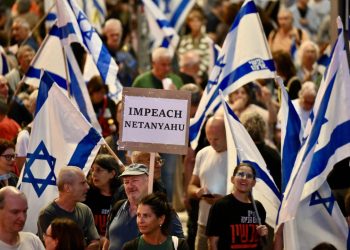 İsrailliler Netanyahu'nun istifası için yine sokaklara indi