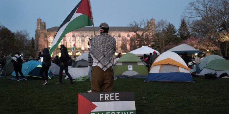 Filistin'e destek gösterisi düzenlenen Northwestern Üniversitesi'ne polis baskını
