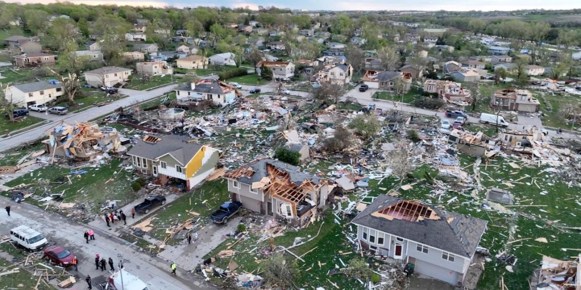 ABD'yi hortum vurdu: 10 bin hane elektriksiz kaldı
