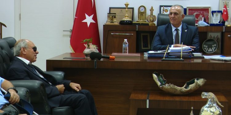 Bakan Çavuşoğlu, Kıbrıs Türk Engelliler Federasyonu yetkililerini kabul etti