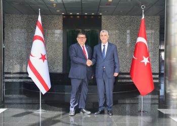 Bolat, Berova ile “KKTC’nin gümrük altyapısının yüksek standartlara eriştirilmesi” konusunu ele aldıklarını açıkladı