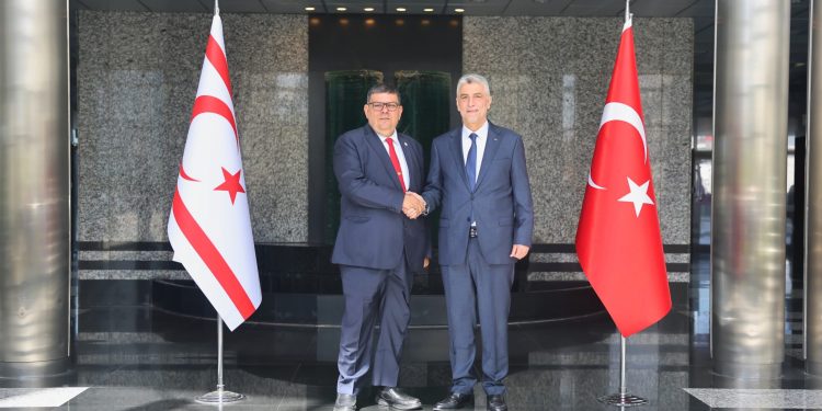 Bolat, Berova ile “KKTC’nin gümrük altyapısının yüksek standartlara eriştirilmesi” konusunu ele aldıklarını açıkladı