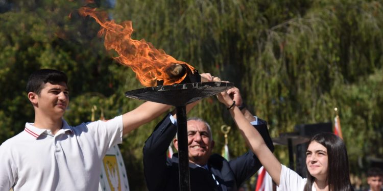 19 Mayıs Atatürk’ü Anma, Gençlik ve Spor Bayramı kutlamaları “Gençlik Meşalesi”nin yakılmasıyla başladı