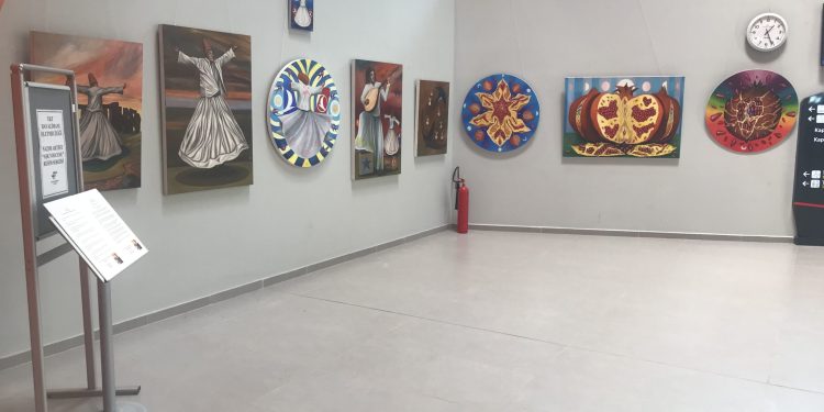 “Aşk Yolcusu” sergisi Ercan Havalimanı’nda açıldı