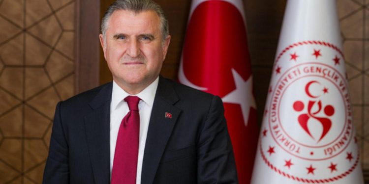 Bakan Bak, Beşiktaş'ı tebrik etti