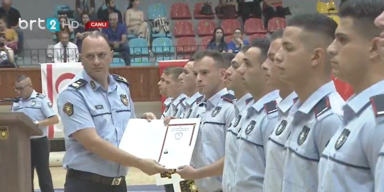 Polis Okulu yemin ve mezuniyet töreni yapılıyor