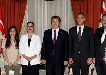 Başbakan Ünal Üstel, Esin Leman Lisesi’nden bir heyeti kabul etti: ‘Yarının büyükleri ve idarecileri olarak ülke geleceğini sizler tayin edeceksiniz’