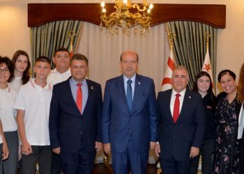 Cumhurbaşkanı Ersin Tatar BEAL Müdür ve öğrencilerini kabul etti: ‘Öğrencilerimize milli kimlik ve maneviyat öğretilmeli’