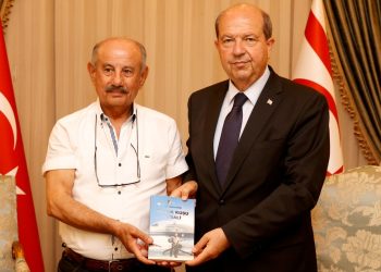 Cumhurbaşkanı Tatar, 15 Mayıs Hava Şehitlerini Anma Günü dolayısıyla emekli pilot Ali Karaçoban’ı kabul ederek görüştü