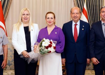 Cumhurbaşkanı Ersin Tatar ve eşi Sibel Tatar, Limasollular Derneği Yönetim Kurulu’nu kabul etti