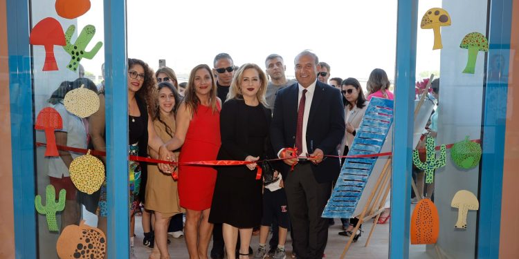 Cumhurbaşkanı Tatar’ın eşi Sibel Tatar, Resim Sergisi’nin açılışını gerçekleştirdi