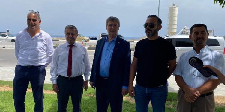 Başbakan Üstel, Alsancak Lapta yolunda incelemelerde bulundu