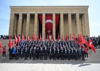 TC Gençlik ve Spor Bakanı Bak, 19 Mayıs dolayısıyla Anıtkabir’i ziyaret etti