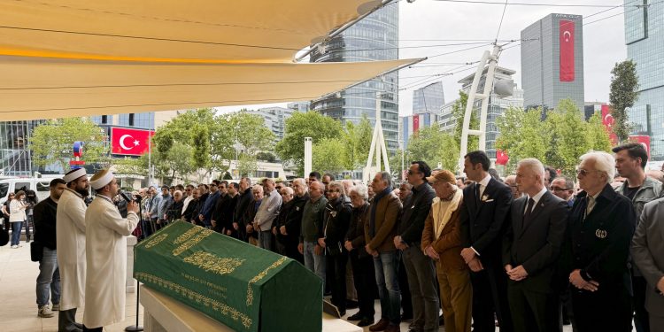 Sunucu Erkan Yolaç son yolculuğuna uğurlandı