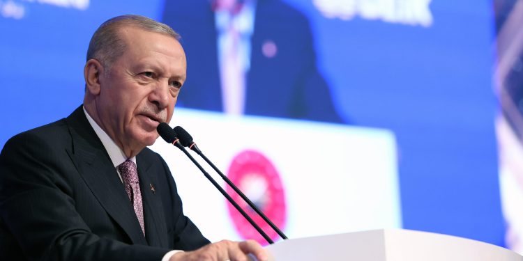 Erdoğan: “Ticaret ve diplomasi alanında İsrail üzerindeki baskıyı sürdüreceğiz”