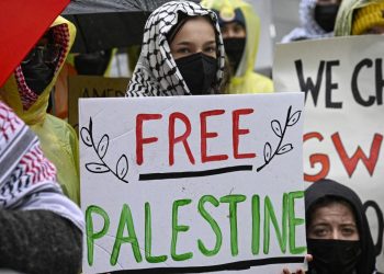 İngiltere'de LSE öğrencileri İsrail'le işbirliğini protesto etti