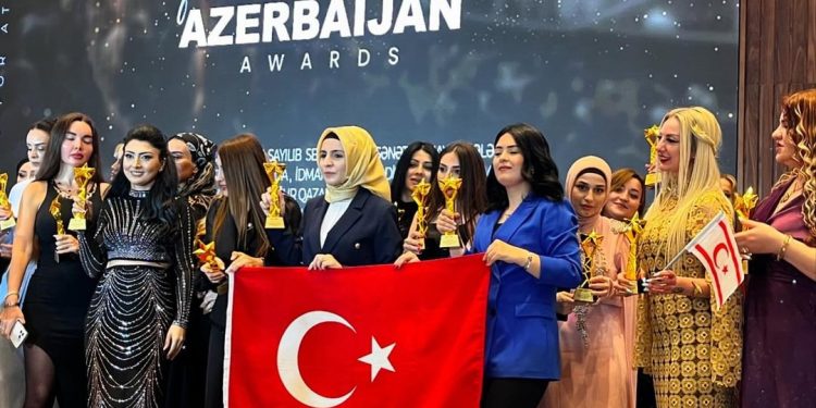 Azerbaycan’dan Radyo Vatan’a ödül