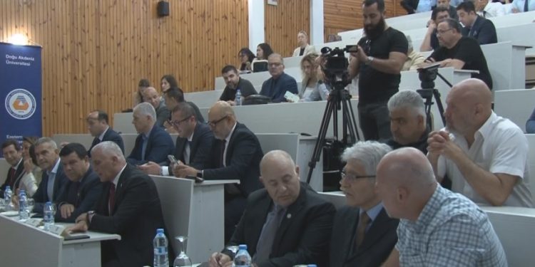 ‘Enflasyonist Ortamda TC ve KKTC’de Finansal ve Ekonomik Gelişmeler’ konulu panel gerçekleştirildi…Amcaoğlu: Yüksek enflasyonist ortamda gıda fiyatlarının düşürülmesi önemlidir