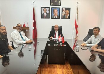 Kıbrıs Türk Ortopedik Özürlüler Derneği’nden bir heyet  Dinçyürek’i ziyaret etti