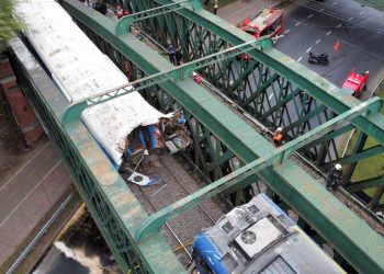 Arjantin'de iki tren çarpıştı: 60 yaralı