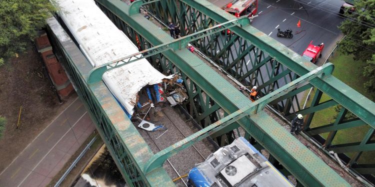 Arjantin'de iki tren çarpıştı: 60 yaralı