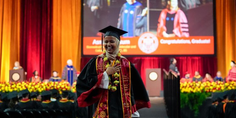 ABD'de okul birincisini Gazze'deki zulmü konuşur diye kürsüye çıkarmadılar