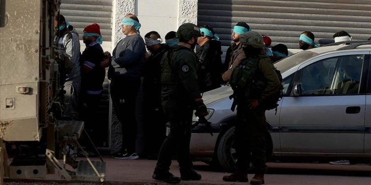 İsrail, 7 Ekim'den bu yana Batı Şeria'da 8 bin 755 Filistinliyi gözaltına aldı