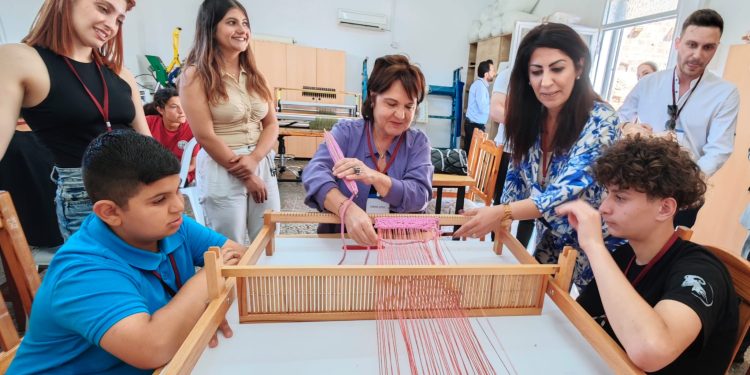 Başbakan’ın eşi Zerrin Üstel Özel Bahar Şenliği’nde çocuklarla bir araya geldi