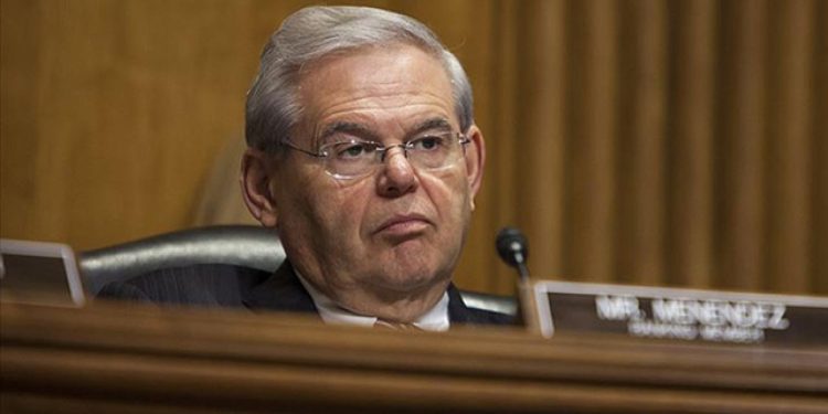 Rüşvet ve yolsuzlukla suçlanan ABD'li Senatör Menendez'in yargılanmasına başlandı