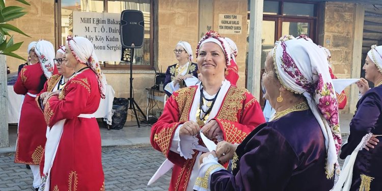 Erenköy Köy Kadın Kursu sergisi açıldı