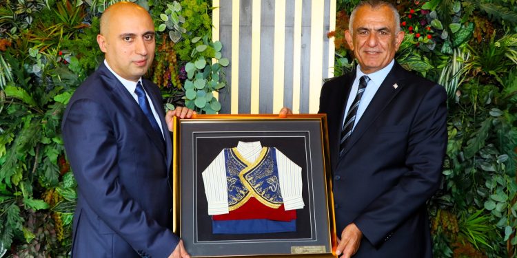 Çavuşoğlu, Azerbaycan Bilim ve Eğitim Bakanı Amrullayev ile görüştü