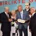 Barış Harekatı gazileri ve sanatçı Ediz Hun, TMT Mücahitler Derneği’ni ziyaret etti
