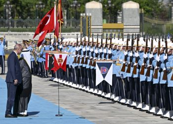 TC Cumhurbaşkanı Erdoğan, Kuveyt Emiri es-Sabah’ı resmi törenle karşıladı