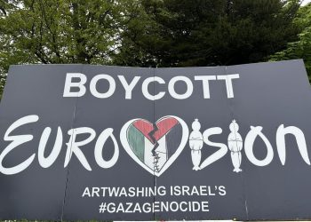 Eurovision'da 'Özgür Filistin' dediği için güvenlik müdahalesiyle karşılaştı