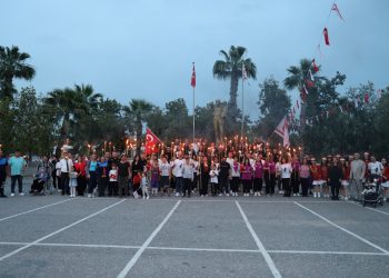 İskele Belediyesi Fener Alayı düzenledi