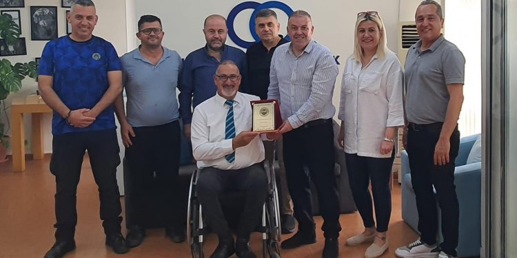 Fenerbahçeliler Derneği, Kıbrıs Türk Ortopedik Özürlüler Derneği’ni ziyaret etti