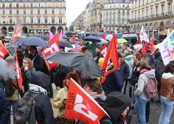 Fransa'da öğretmen sendikalarından hükümetin eğitim düzenlemelerine karşı eylem çağrısı