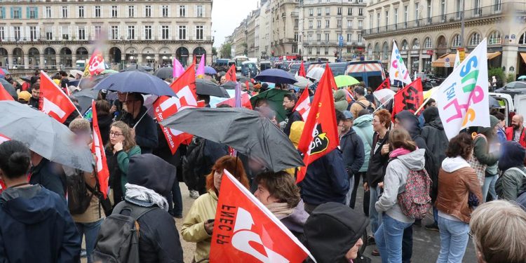 Fransa'da öğretmen sendikalarından hükümetin eğitim düzenlemelerine karşı eylem çağrısı