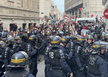 Fransız polisinden Gazze destekçisi öğrencilere biber gazlı müdahale