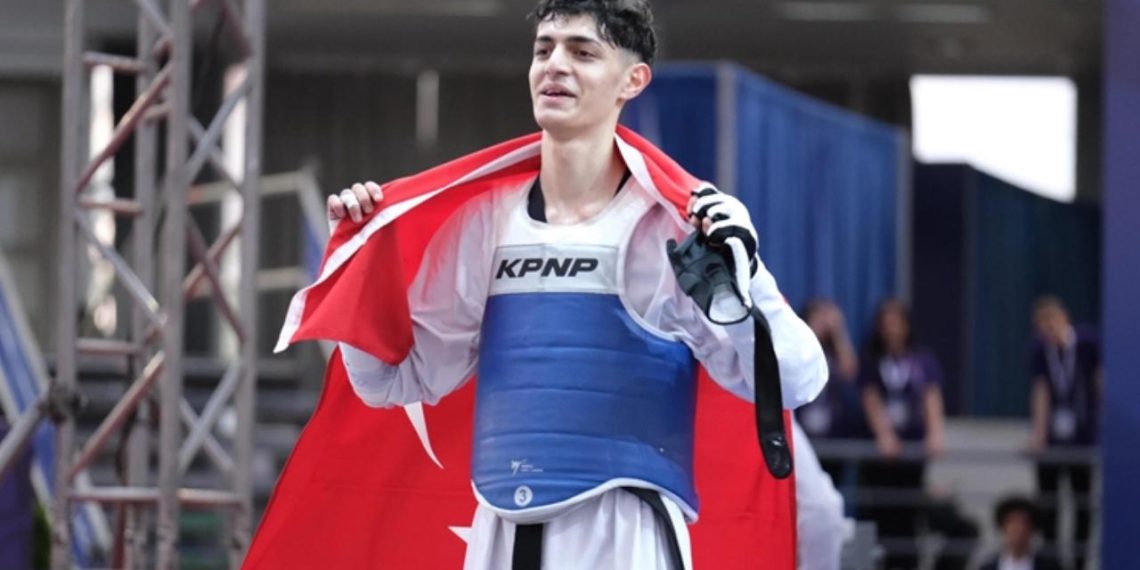 Milli tekvandocu Çamoğlu'dan Avrupa Şampiyonası'nda altın madalya