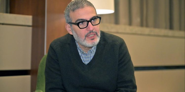 Fransa'ya girişine izin verilmeyen Filistinli cerrah Ebu Sitte Londra'ya döndü