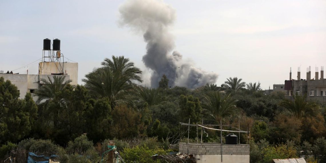 İsrail'in Refah'ta bir eve düzenlediği saldırıda 2 çocuk hayatını kaybetti