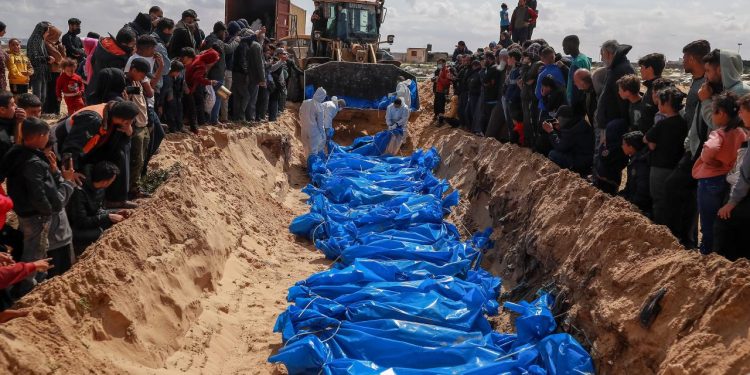 Gazze'deki Sağlık Bakanlığı: İsrail, Gazze Şeridi'ndeki hastaneleri toplu mezarlara dönüştürdü