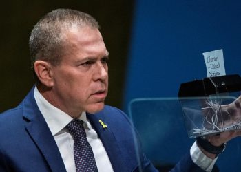 İsrailli diplomattan skandal eylem: BM Şartı metnini parçaladı