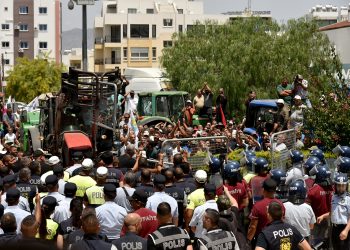 Hayvan Üreticileri Birliğinin Başbakanlık önündeki eylemi devam ediyor