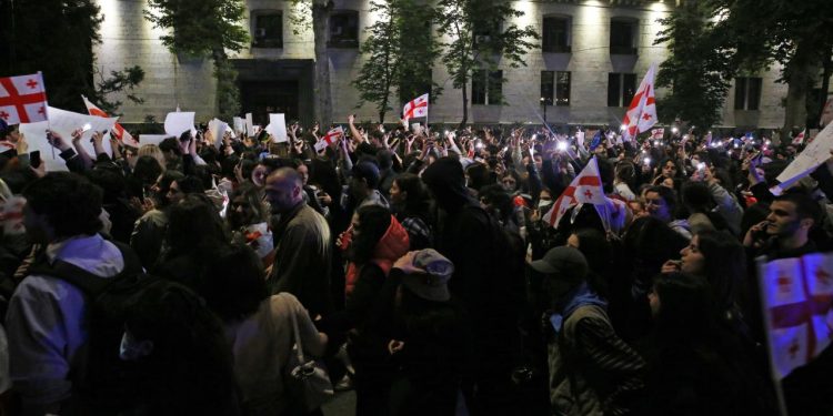 Gürcistan'da tartışmalı yasa tasarısı protesto ediliyor