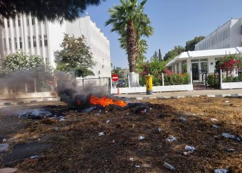 Hayvan üreticileri Lefkoşa’daki araçlı eylemlerini bugün de sürdürüyor